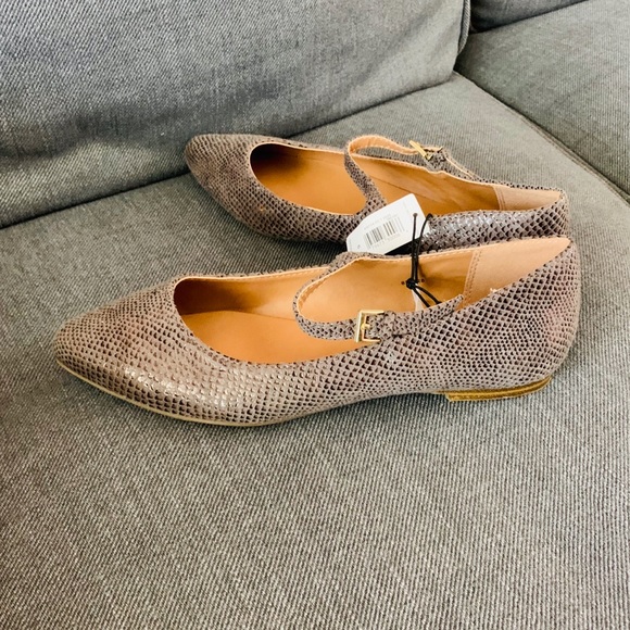 Ladies Gap flats - Picture 2 of 4